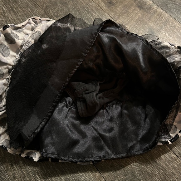 The Children’s Place Size 3t Black Gray Dot Tiered Ruffle Corduroy Full Skirt - Picture 6 of 7
